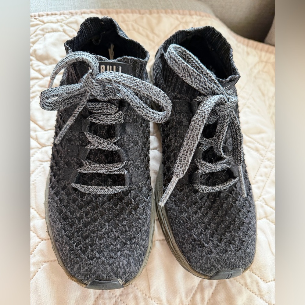 Nobull Women charcoal black with army green soles size 7  Knit Sneakers
